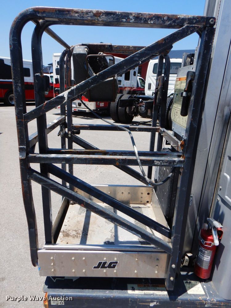 image for item IB9555 2014 JLG 20MVL  vertical lift