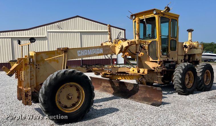 image for item II9182 1968 Champion 720 rigid frame motor grader