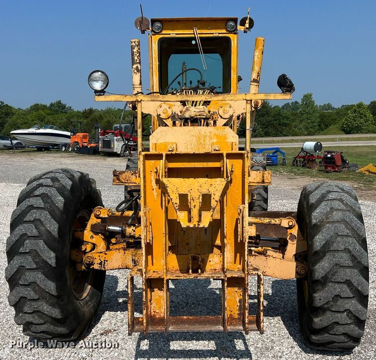 image for item II9182 1968 Champion 720 rigid frame motor grader