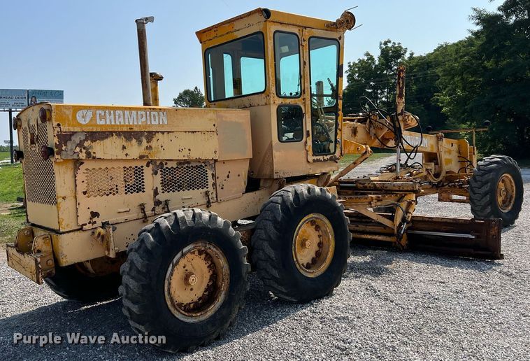 image for item II9182 1968 Champion 720 rigid frame motor grader