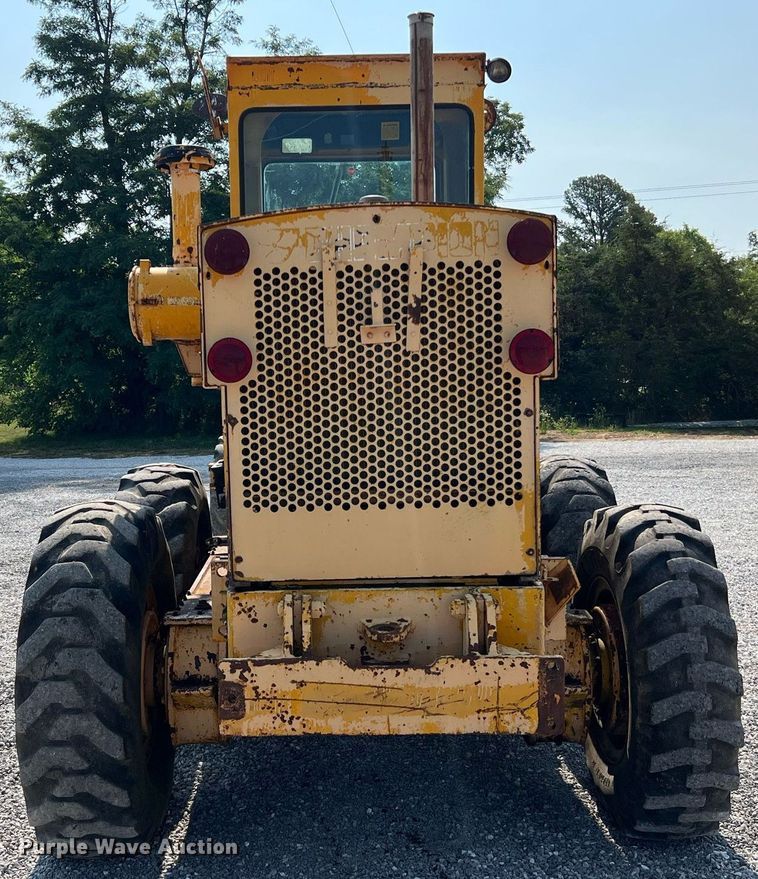 image for item II9182 1968 Champion 720 rigid frame motor grader