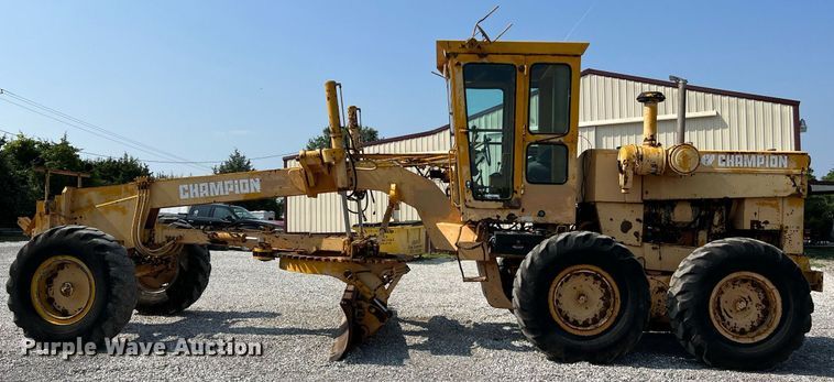 image for item II9182 1968 Champion 720 rigid frame motor grader