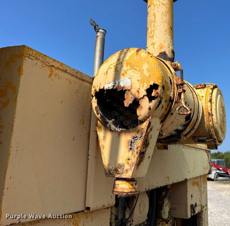 image for item II9182 1968 Champion 720 rigid frame motor grader