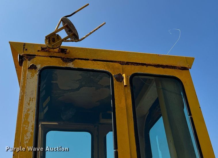 image for item II9182 1968 Champion 720 rigid frame motor grader