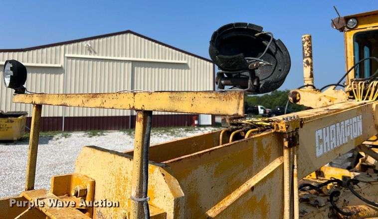 image for item II9182 1968 Champion 720 rigid frame motor grader