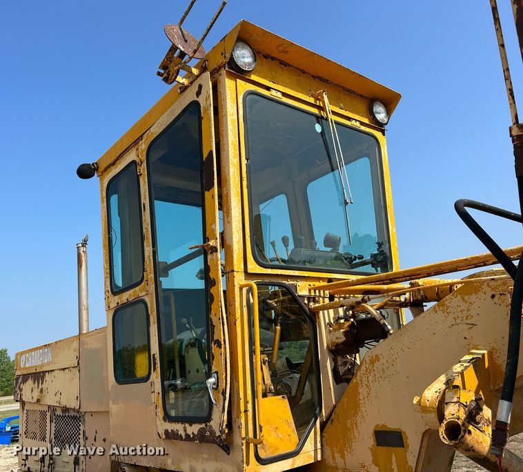 image for item II9182 1968 Champion 720 rigid frame motor grader