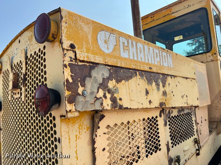 image for item II9182 1968 Champion 720 rigid frame motor grader