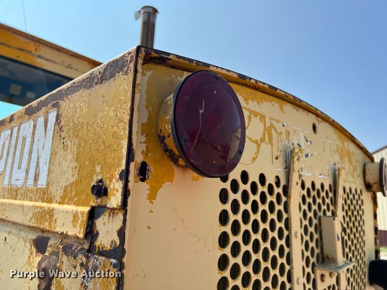 image for item II9182 1968 Champion 720 rigid frame motor grader