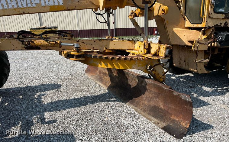 image for item II9182 1968 Champion 720 rigid frame motor grader