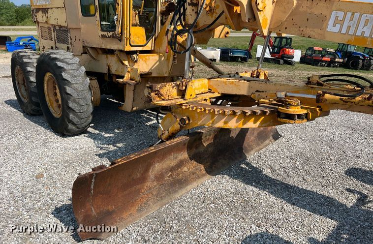 image for item II9182 1968 Champion 720 rigid frame motor grader