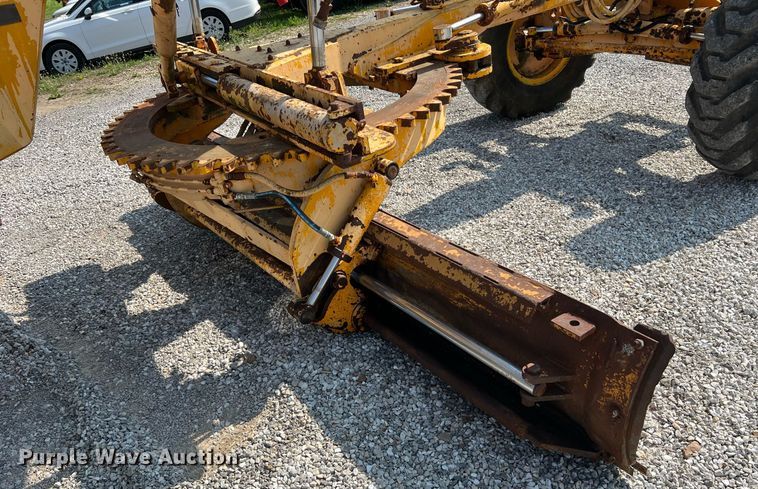 image for item II9182 1968 Champion 720 rigid frame motor grader