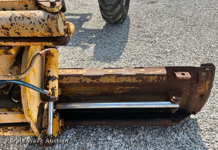 image for item II9182 1968 Champion 720 rigid frame motor grader