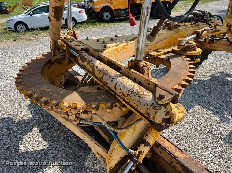 image for item II9182 1968 Champion 720 rigid frame motor grader