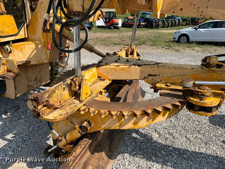 image for item II9182 1968 Champion 720 rigid frame motor grader