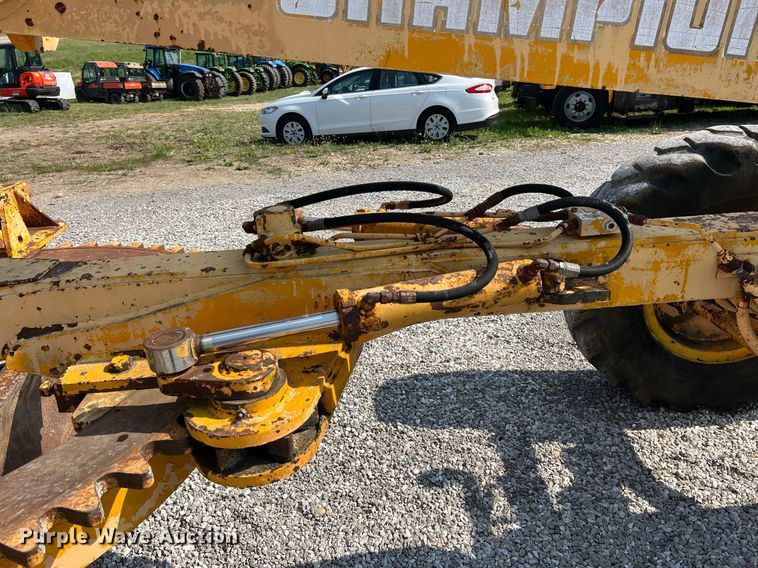 image for item II9182 1968 Champion 720 rigid frame motor grader