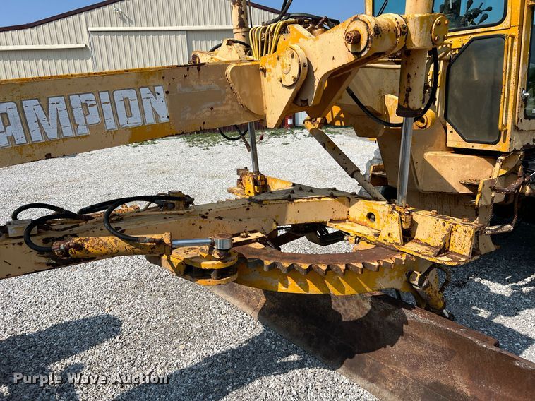 image for item II9182 1968 Champion 720 rigid frame motor grader