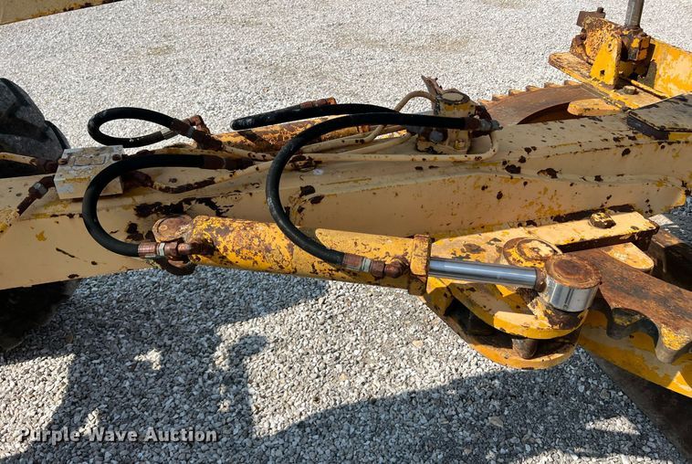 image for item II9182 1968 Champion 720 rigid frame motor grader