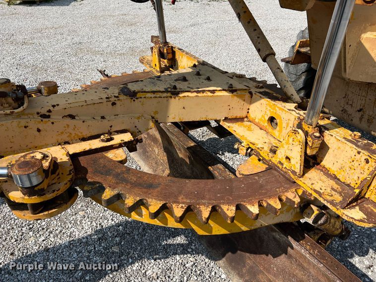 image for item II9182 1968 Champion 720 rigid frame motor grader