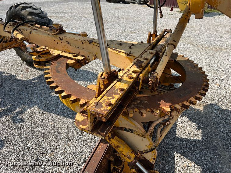 image for item II9182 1968 Champion 720 rigid frame motor grader