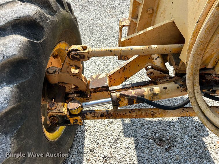 image for item II9182 1968 Champion 720 rigid frame motor grader