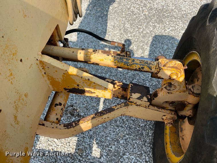 image for item II9182 1968 Champion 720 rigid frame motor grader