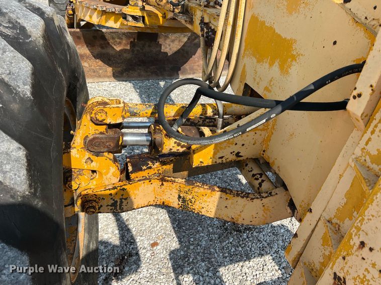 image for item II9182 1968 Champion 720 rigid frame motor grader