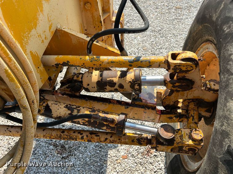image for item II9182 1968 Champion 720 rigid frame motor grader