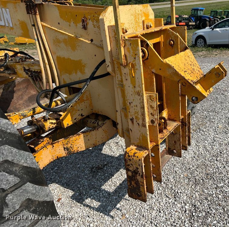 image for item II9182 1968 Champion 720 rigid frame motor grader