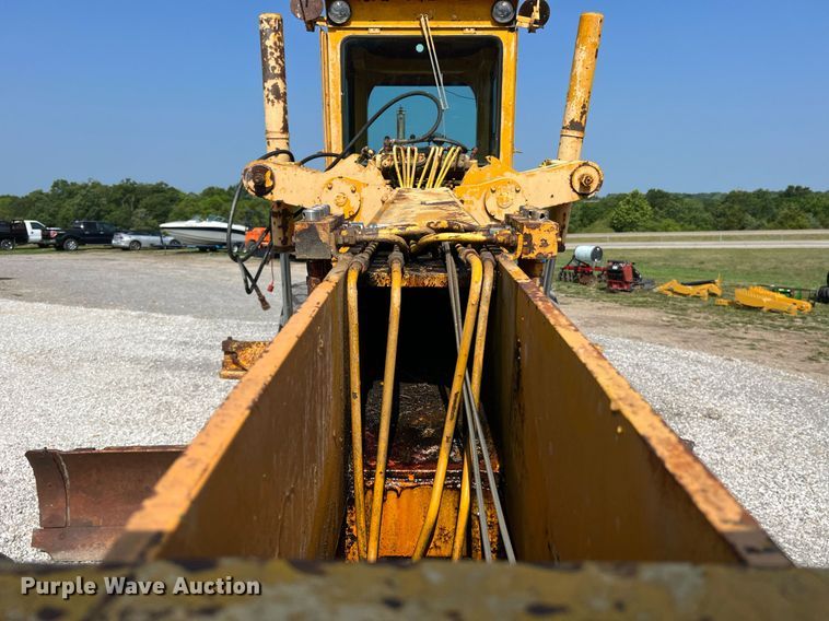 image for item II9182 1968 Champion 720 rigid frame motor grader