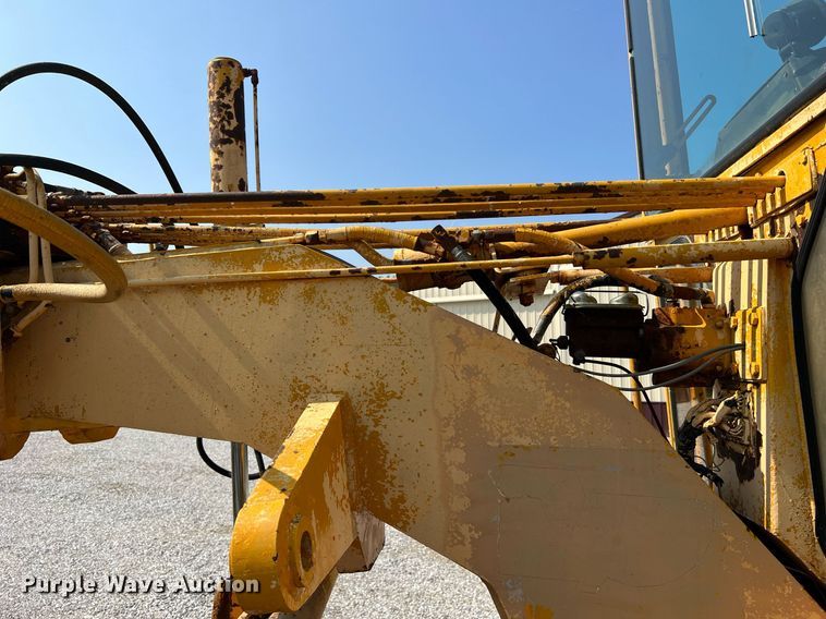 image for item II9182 1968 Champion 720 rigid frame motor grader