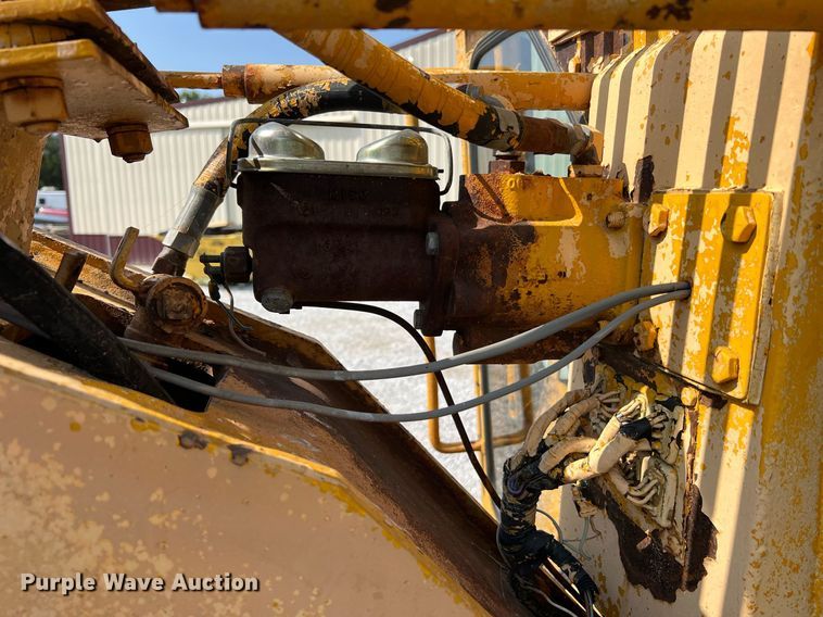 image for item II9182 1968 Champion 720 rigid frame motor grader