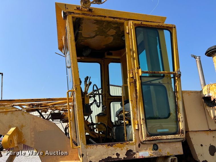 image for item II9182 1968 Champion 720 rigid frame motor grader