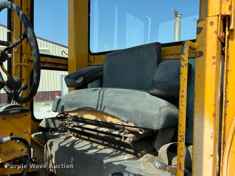 image for item II9182 1968 Champion 720 rigid frame motor grader