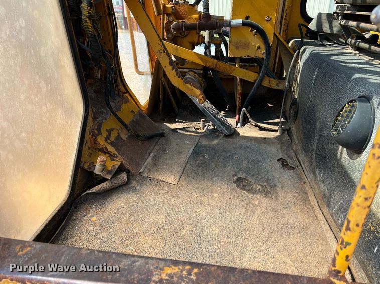 image for item II9182 1968 Champion 720 rigid frame motor grader