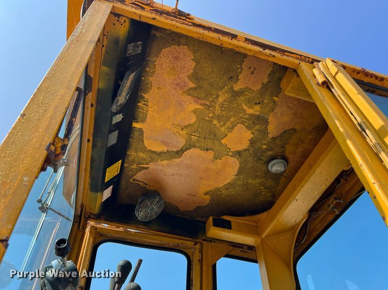 image for item II9182 1968 Champion 720 rigid frame motor grader