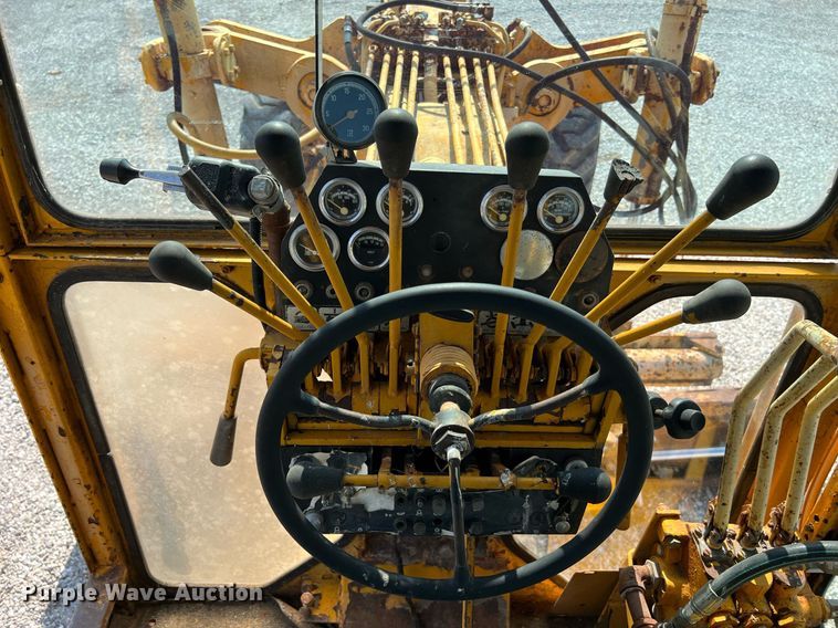 image for item II9182 1968 Champion 720 rigid frame motor grader
