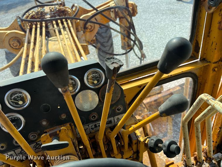 image for item II9182 1968 Champion 720 rigid frame motor grader