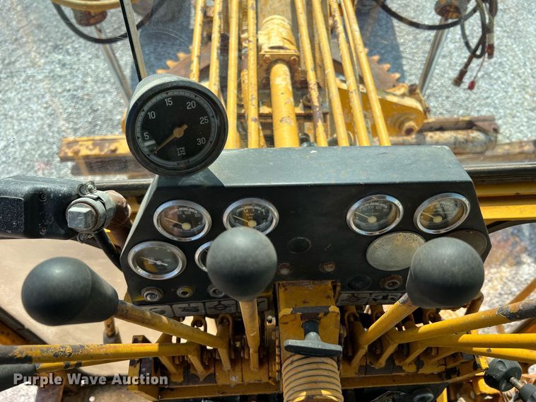 image for item II9182 1968 Champion 720 rigid frame motor grader