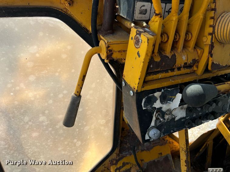 image for item II9182 1968 Champion 720 rigid frame motor grader