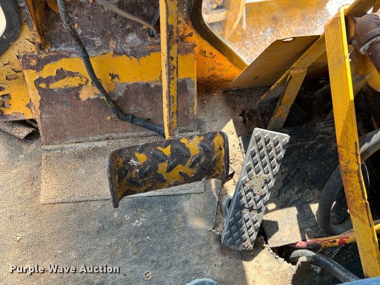 image for item II9182 1968 Champion 720 rigid frame motor grader