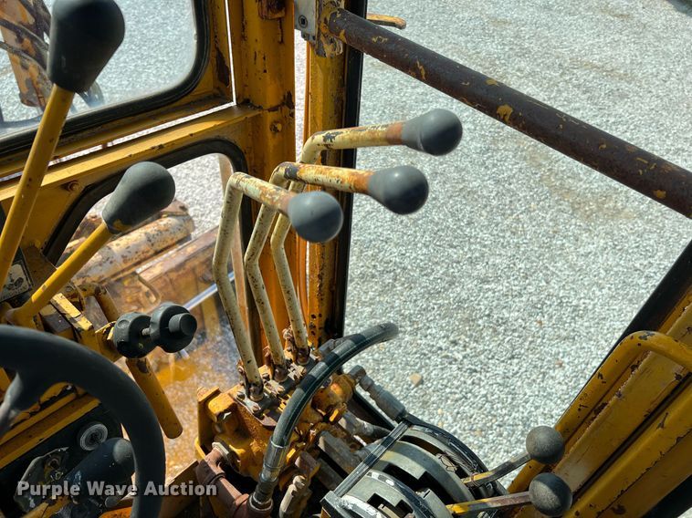 image for item II9182 1968 Champion 720 rigid frame motor grader