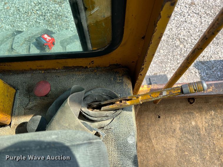 image for item II9182 1968 Champion 720 rigid frame motor grader