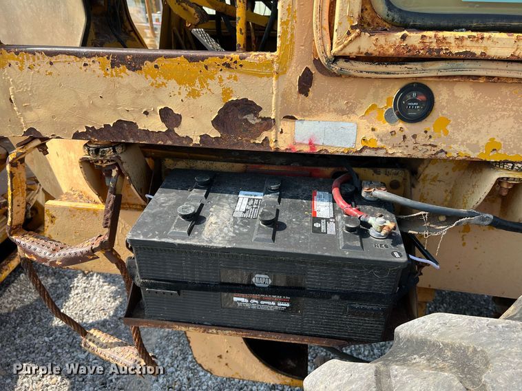 image for item II9182 1968 Champion 720 rigid frame motor grader