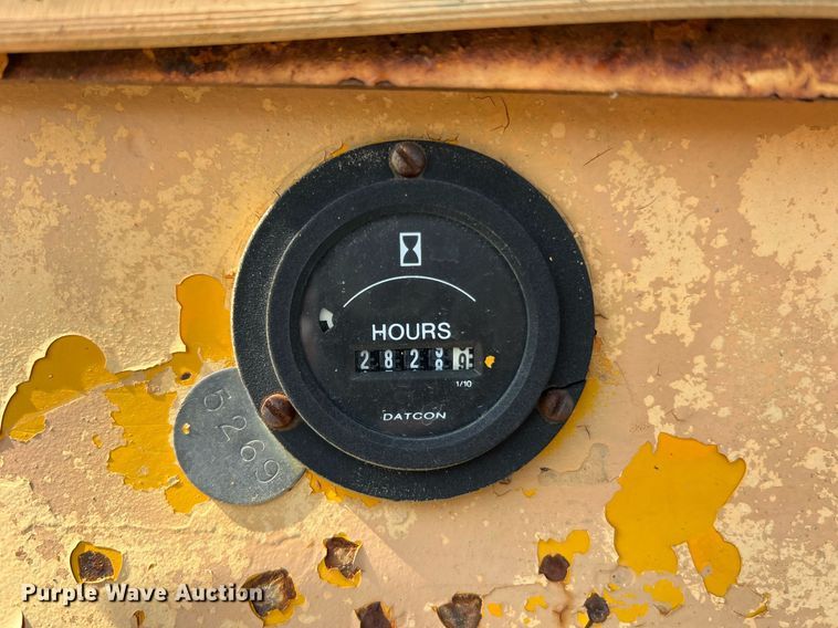 image for item II9182 1968 Champion 720 rigid frame motor grader