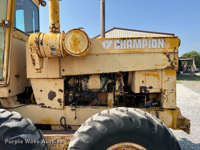 image for item II9182 1968 Champion 720 rigid frame motor grader
