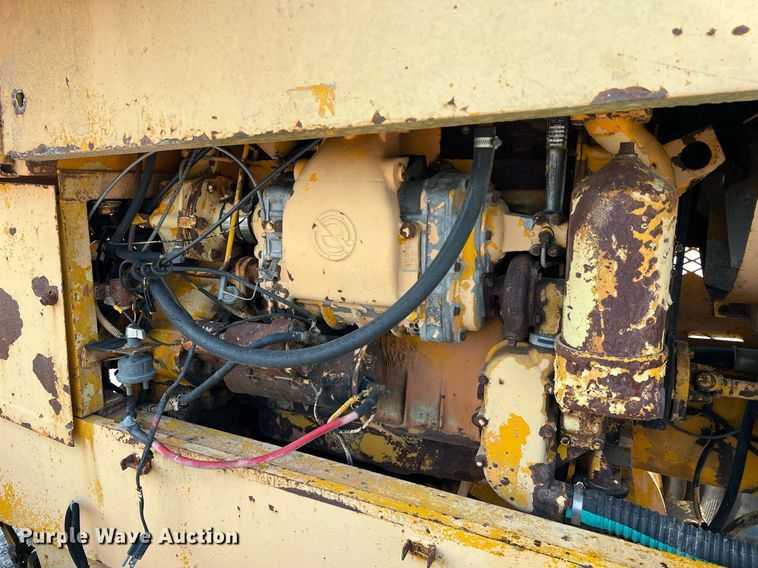 image for item II9182 1968 Champion 720 rigid frame motor grader