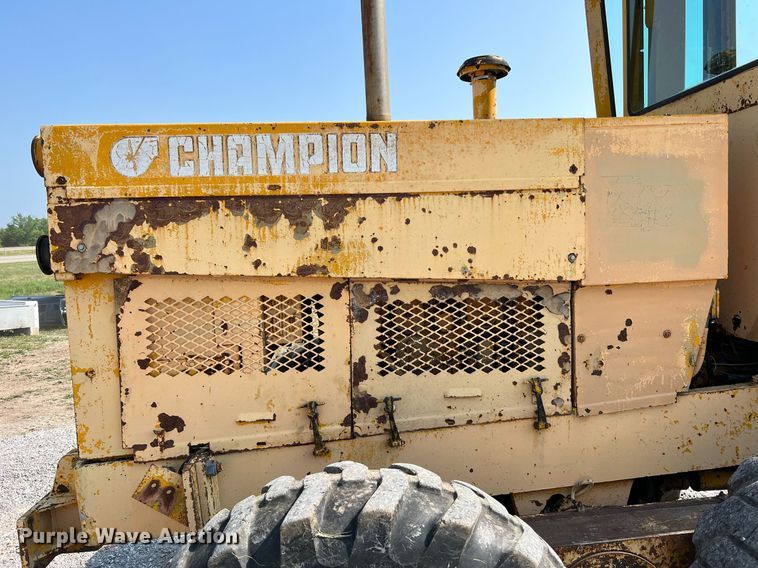 image for item II9182 1968 Champion 720 rigid frame motor grader