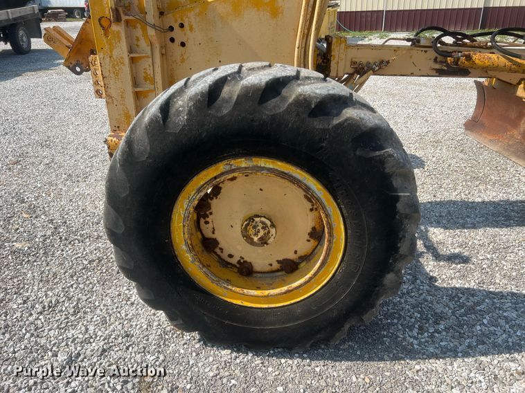 image for item II9182 1968 Champion 720 rigid frame motor grader