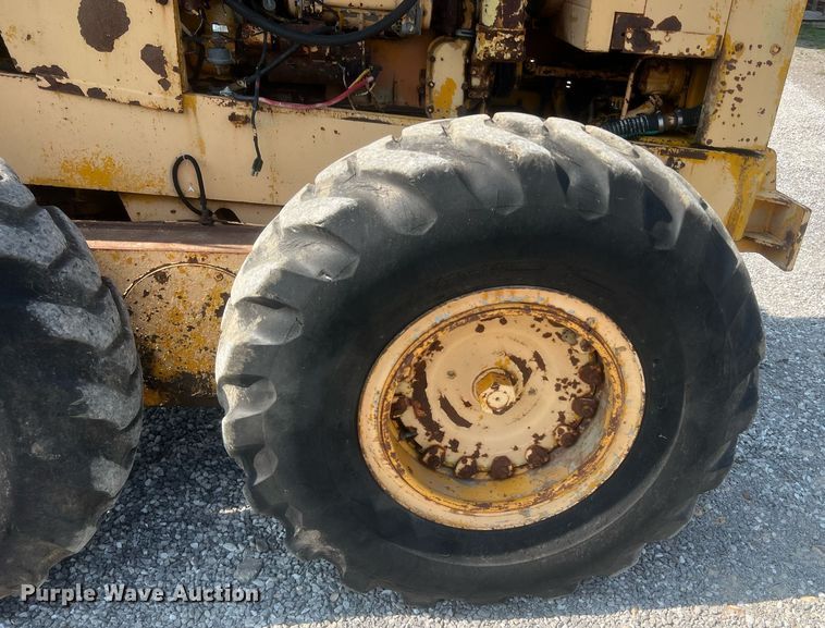 image for item II9182 1968 Champion 720 rigid frame motor grader