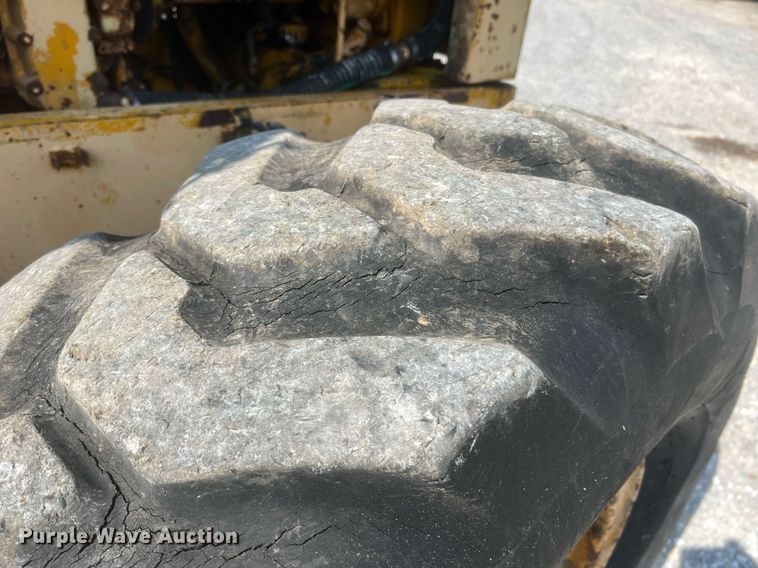 image for item II9182 1968 Champion 720 rigid frame motor grader